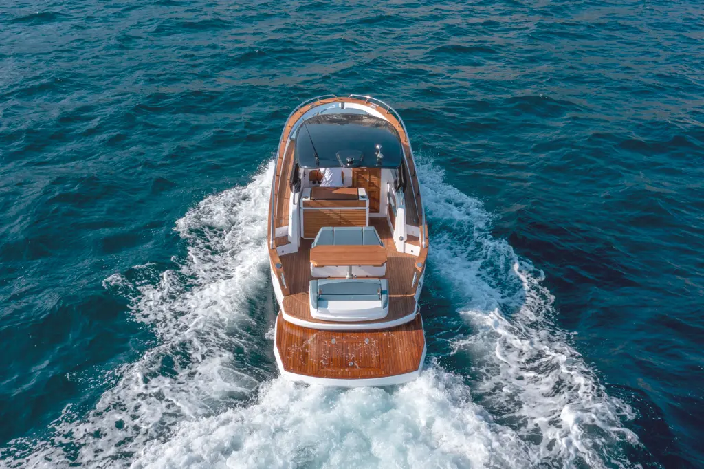 Mira9.50cabin9.webp