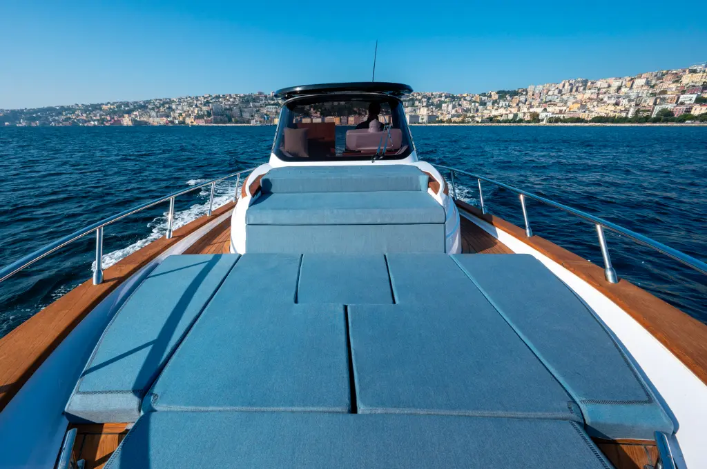 Mira9.50cabin2.webp