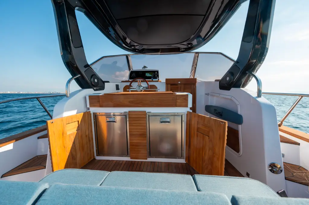 Mira9.50cabin7.webp